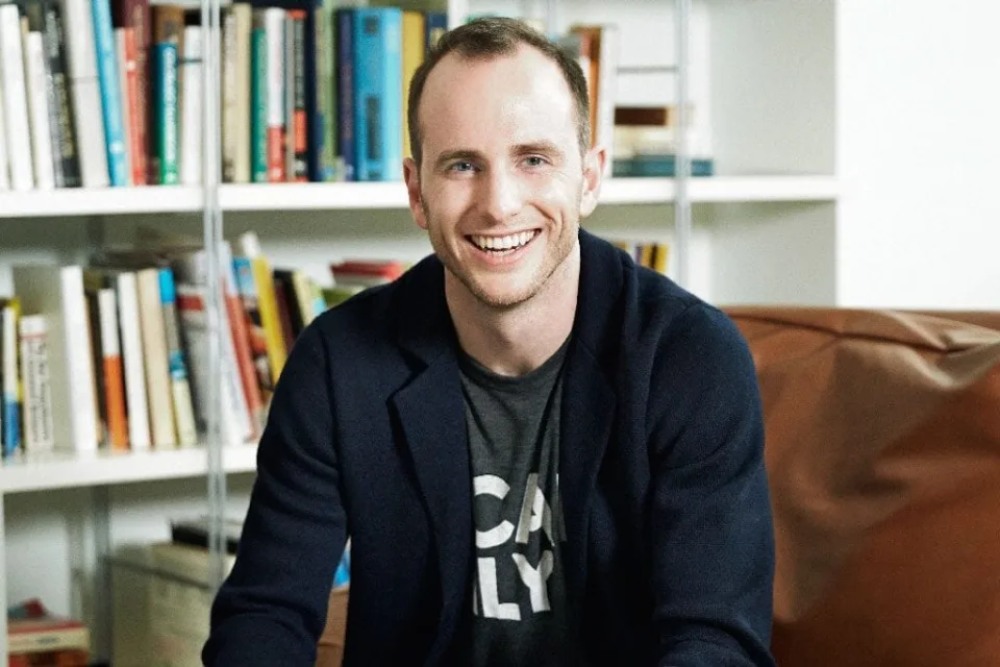  Pendiri Airbnb Joe Gebbia Jual Saham hingga Rp14,98 Triliun Tahun Ini