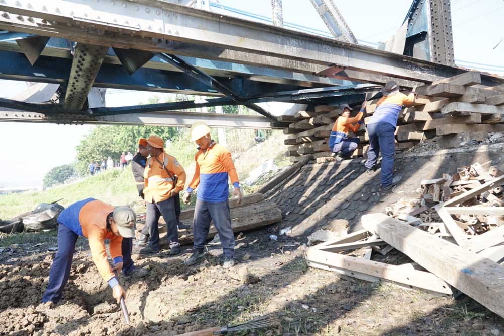  Kecelakaan KA Brantas, Dua Jalur KA di Semarang Kembali Normal