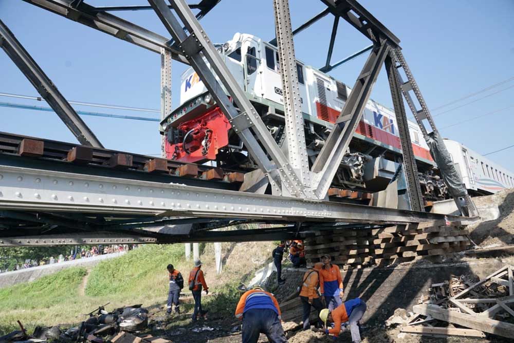  Kecelakaan KA Brantas: 10 Perjalanan KA Telat, Ada yang 2,5 Jam!