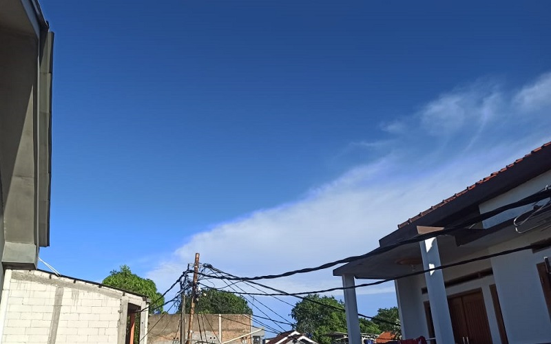 Cuaca Jakarta Hari Ini, 20 Juli: Cerah di Seluruh Wilayah. Langit Jakarta cerah berwarna biru / Bisnis - Feni Freycinetia 