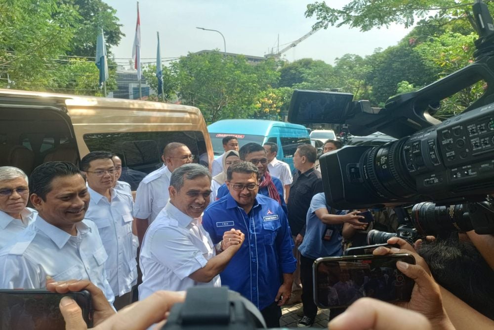  Elite Gerindra Tiba di Markas Demokrat, Langsung Disambut Pelukan