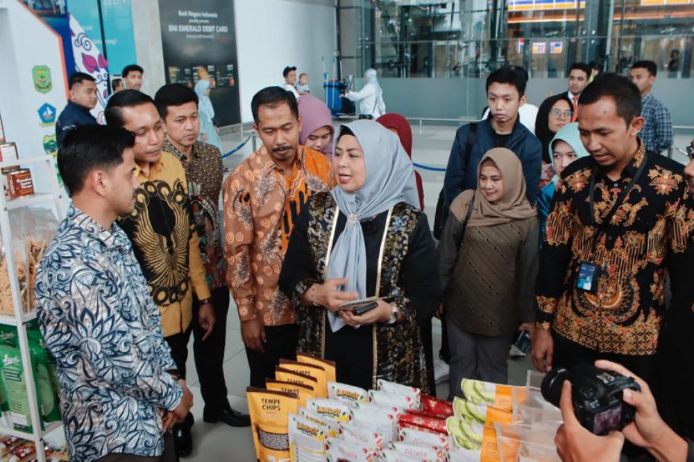 Pameran UMKM Kepri yang berlangsung hingga 30 Juli 2023 di Bandara Soetta, tepatnya di lantai dasar Terminal 3.