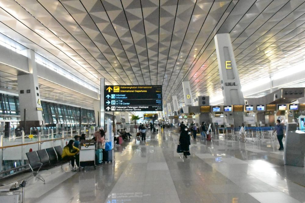 Suasana di Bandara Internasional Soekarno-Hatta Terminal 3, Jumat, (21/4/2023) - BISNIS/Rizqi Rajendra.