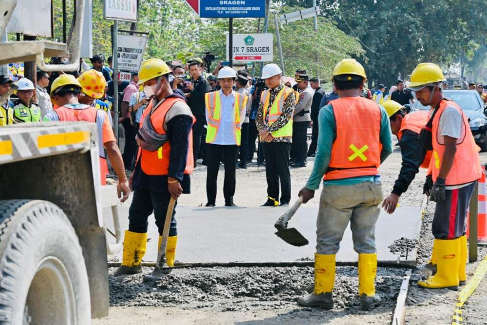  Ganjar Targetkan Perbaikan Jalan Surakarta-Gemolong-Purwodadi Rampung Desember 2023
