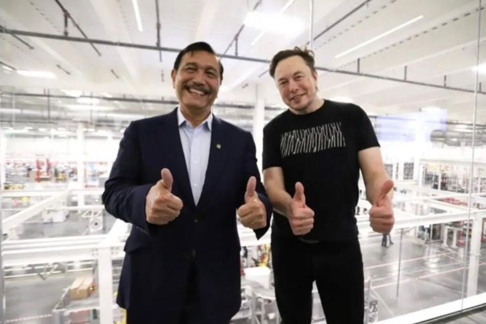  Luhut Temui Elon Musk Agustus, Bahas Nasib Investasi Tesla di RI