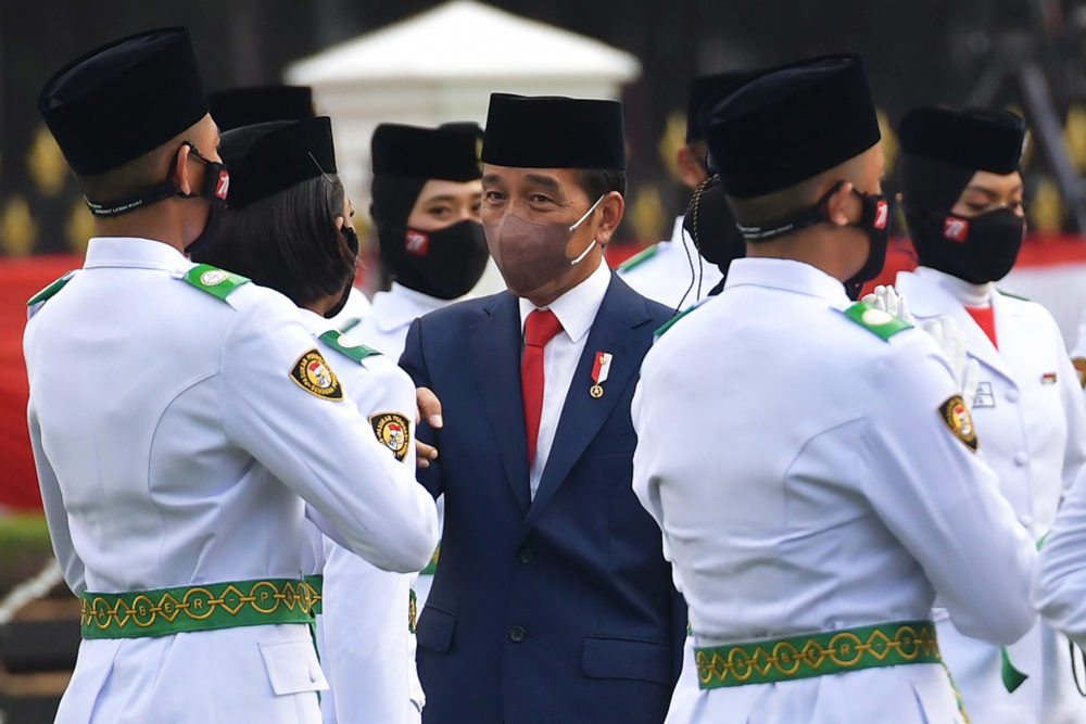  Jokowi Lantik 833 Perwira TNI-Polri di Istana Merdeka