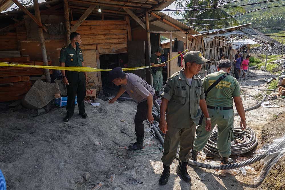  Evakuasi Delapan Penambang Emas Yang Terjebak di Dalam Lubang Emas di Banyumas