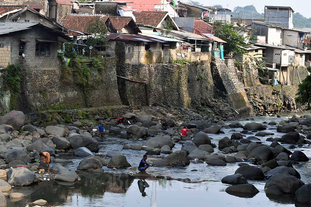  Debit Air Sungai Ciliwung Bogor Menyusut