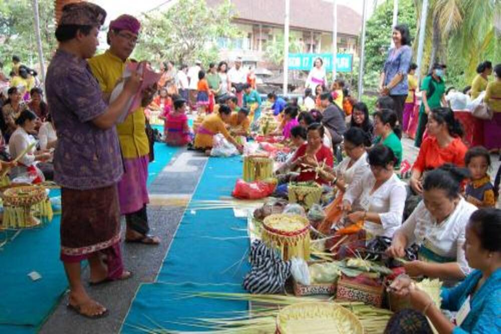  Bali Didorong Bisa Mandiri Sediakan Bahan Baku Canang Sari