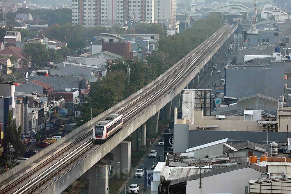  Uji Coba Diundur, Erick Thohir Bantah LRT Jabodebek Ada Masalah