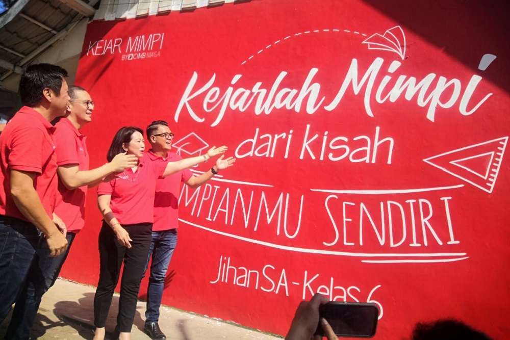  CIMB Niaga Renovasi Sekolah hingga Literasi Keuangan di Palembang