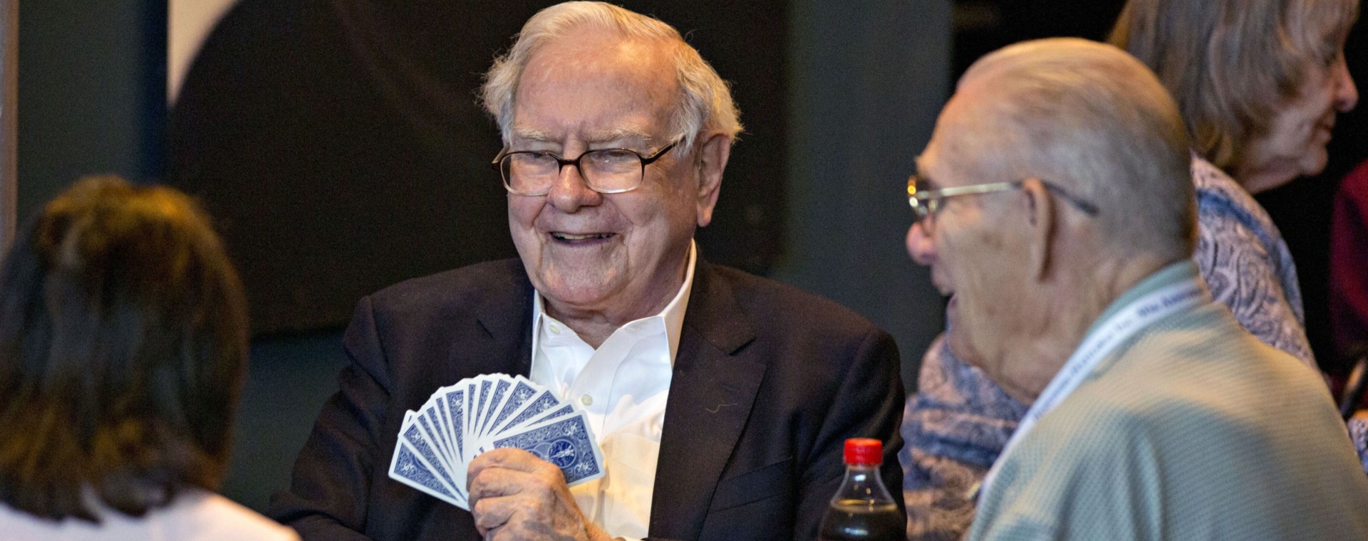  Warren Buffett Semringah Akhir Pekan Berkat Kabar Negeri Sakura