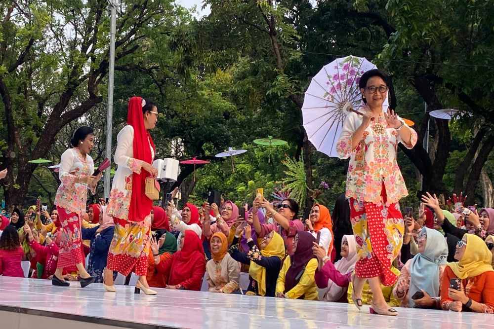  Jokowi Resmi Buka Acara Istana Berkebaya di Istana Negara