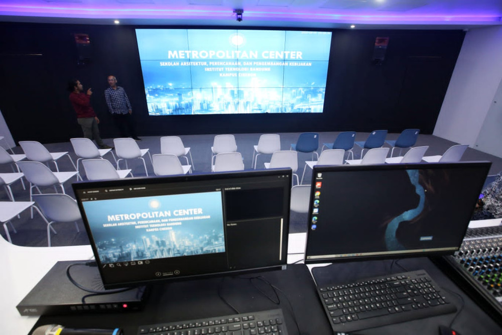Program Jelajah Investasi Jabar Juara 2023 mengunjungi Metropolitan Center milik ITB Cirebon. -Bisnis/Rachman