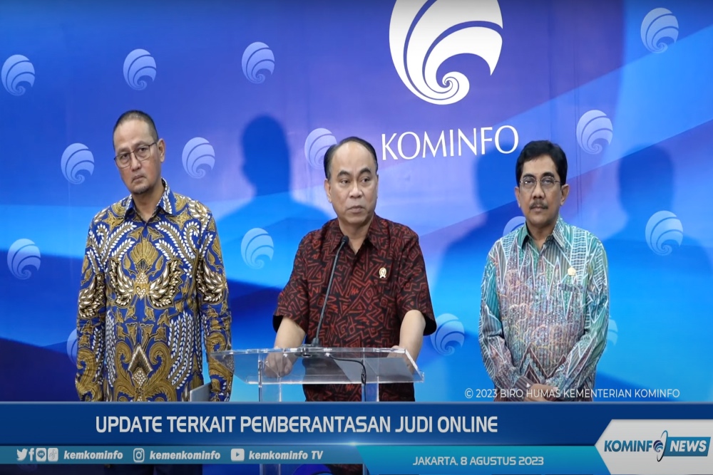 Menkominfo Budi Arie Setiadi (tengah) memaparkan mengenai upaya Kemenkominfo dalam membasmi judi online/Dok. Kemenkominfo