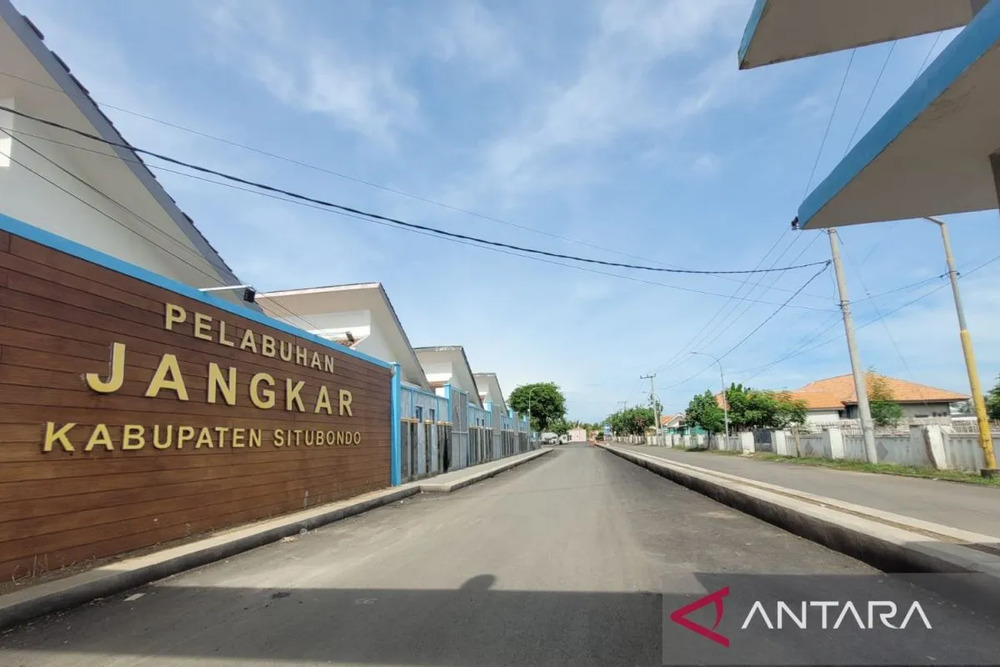 Pintu gerbang Pelabuhan Jangkar, Situbondo, Jawa Timur./Antara-Novi Husdinariyanto.