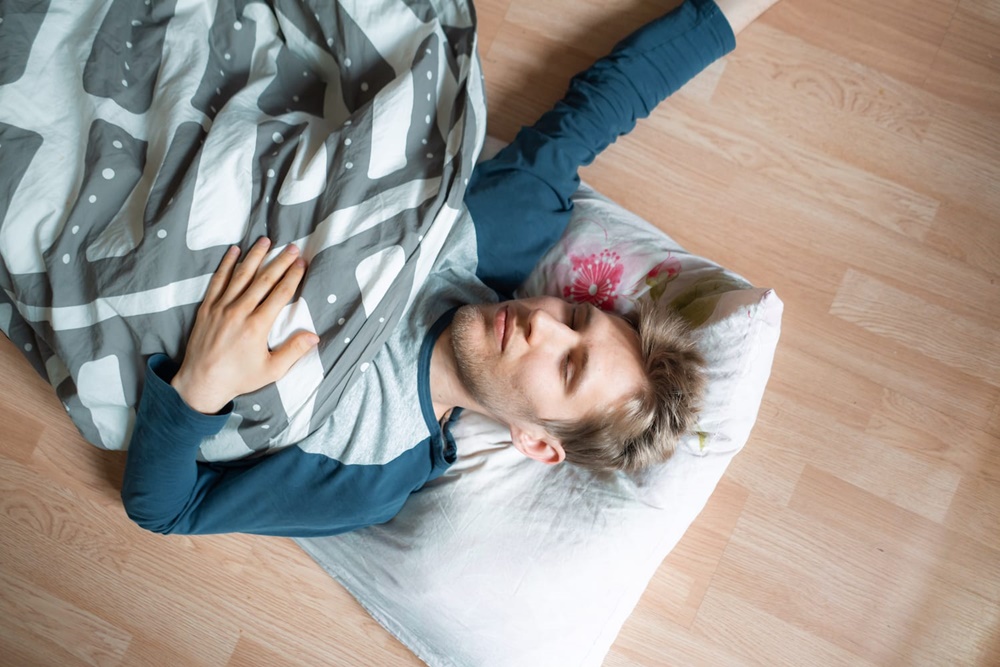 Tidur di lantai/sleepfoundation