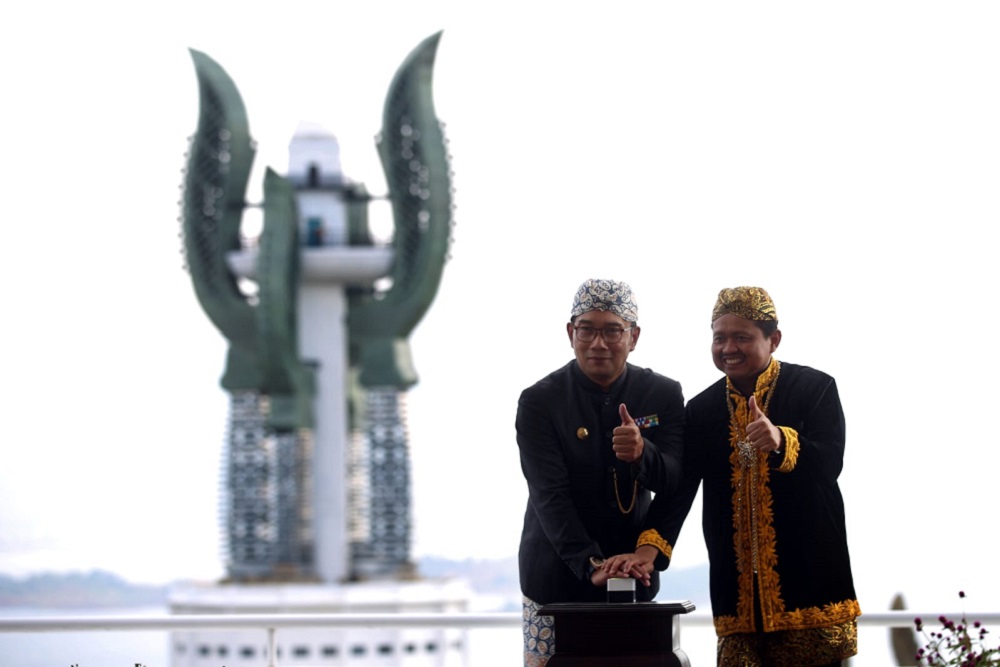  Ridwan Kamil Resmikan Menara Kujang Sapasang, Minta Serap Korban Penggusuran Jatigede