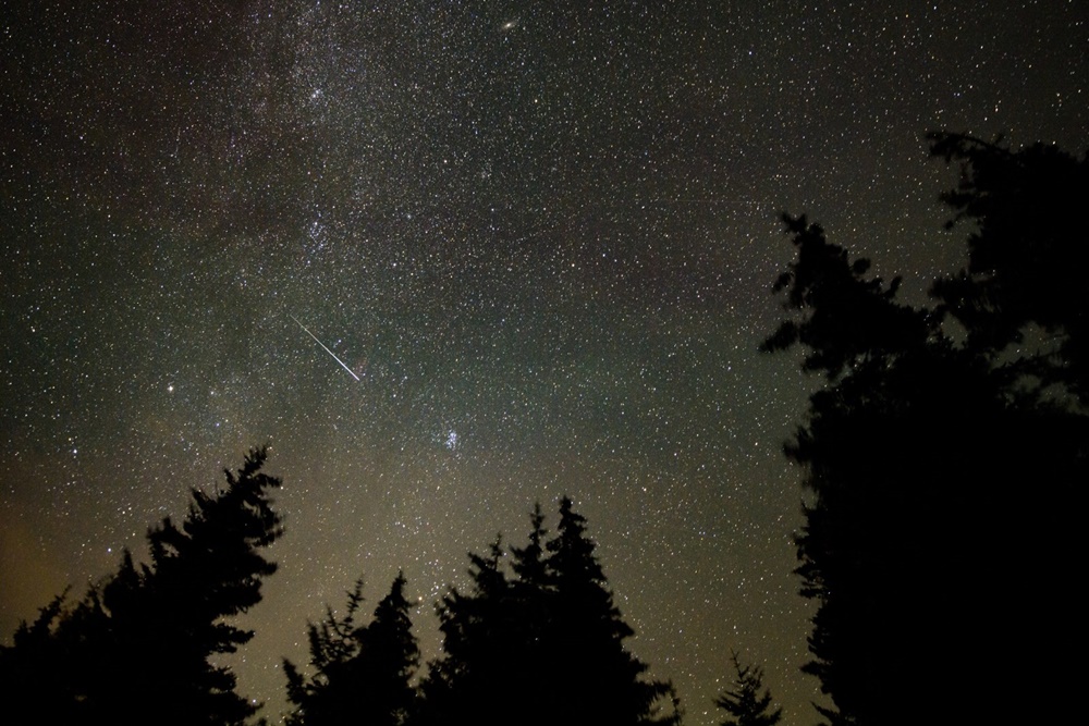  Mengenal Hujan Meteor Perseid, Fenomena Langka Luar Angkasa