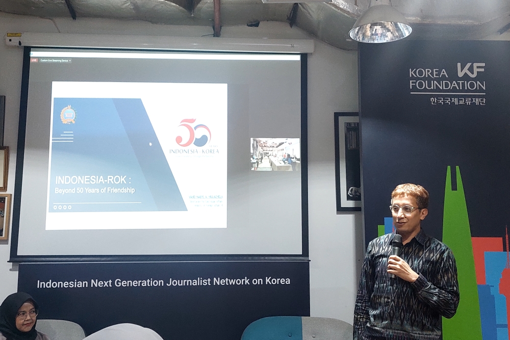 Deputi Direktur Asia Timur Kementerian Luar Negeri RI Vahd Nabyl A Mulachela dalam lokakarya mengenai hubungan Indonesia-Korea di Jakarta.