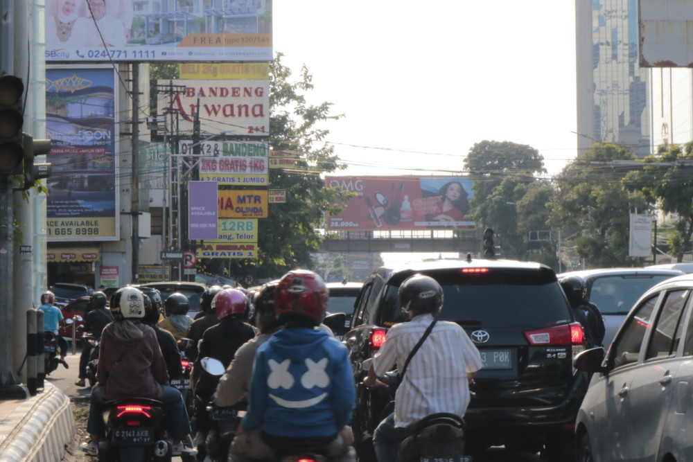 Ilustrasi. Emisi transportasi jadi salah satu pemicu memburuknya kualitas udara di Kota Semarang/Bisnis-Muhammad Faisal Nur Ikhsan.