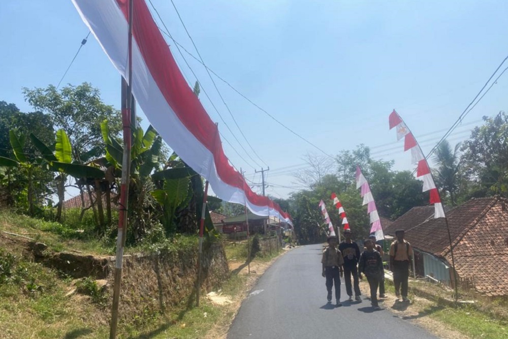  Bupati Hengky Terharu Ada Merah Putih Terpanjang di Jabar Terbentang 1.750 Meter