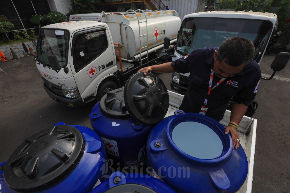  PMI Memobilisasi Truk Tangki Air Bersih Untuk Didistribusikan di Berbagai Wilayah