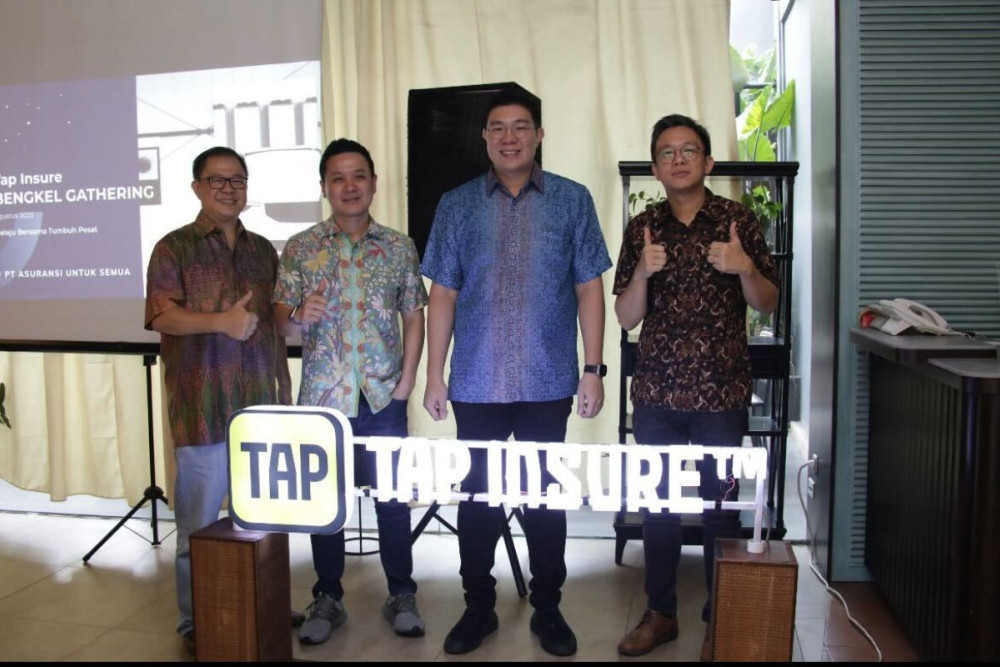 (Ki-Ka) Suherman Darmawan, Direktur Teknik, Michael Saputra, Komisaris Tap Insure, Cleosent Randing,Direktur Operasional dan Marketing Tap Insure, Aris Pondaag, Asisten Direktur Operasional dan Marketing/Tap Insure
