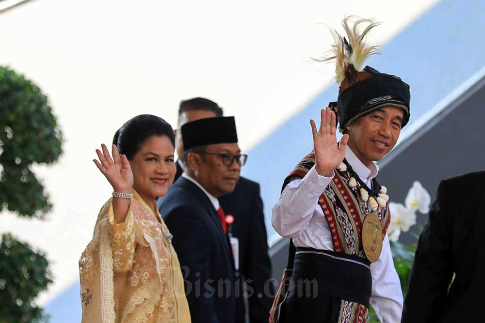  Foto-foto Jokowi Pakai Baju Adat Tanimbar Maluku di Sidang Tahunan MPR RI