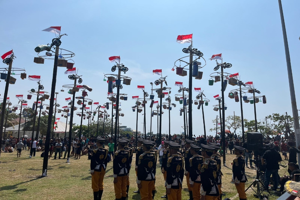  HUT Ke-78 RI, 256 Orang Meriahkan Lomba Panjat Pinang di Ancol
