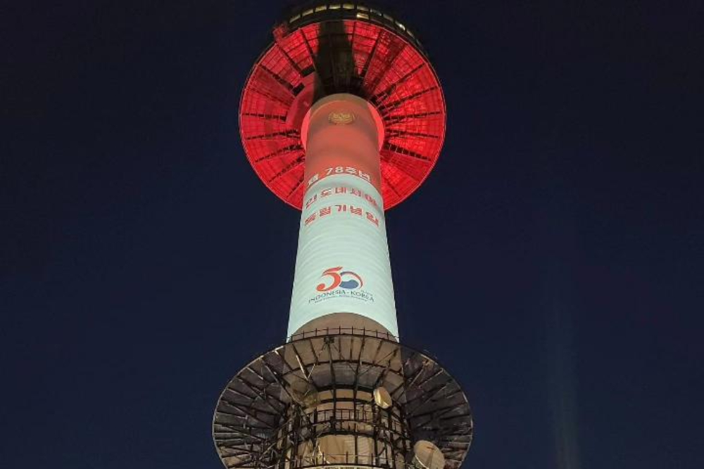 Sorot lampu merah putih warnai Namsan Tower di Korea Selatan/KBRI