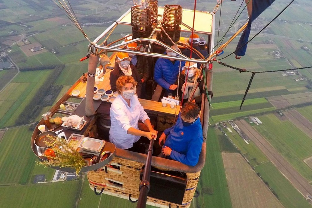  Sensasi CuliAir Skydining, Restoran Balon Udara Pertama di Dunia