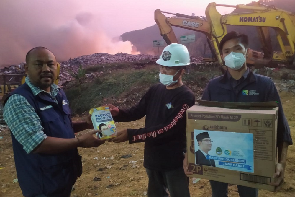  Kebakaran TPA Sarimukti, JQR Bangun Tenda Medis dan Sebar 1.000 Masker