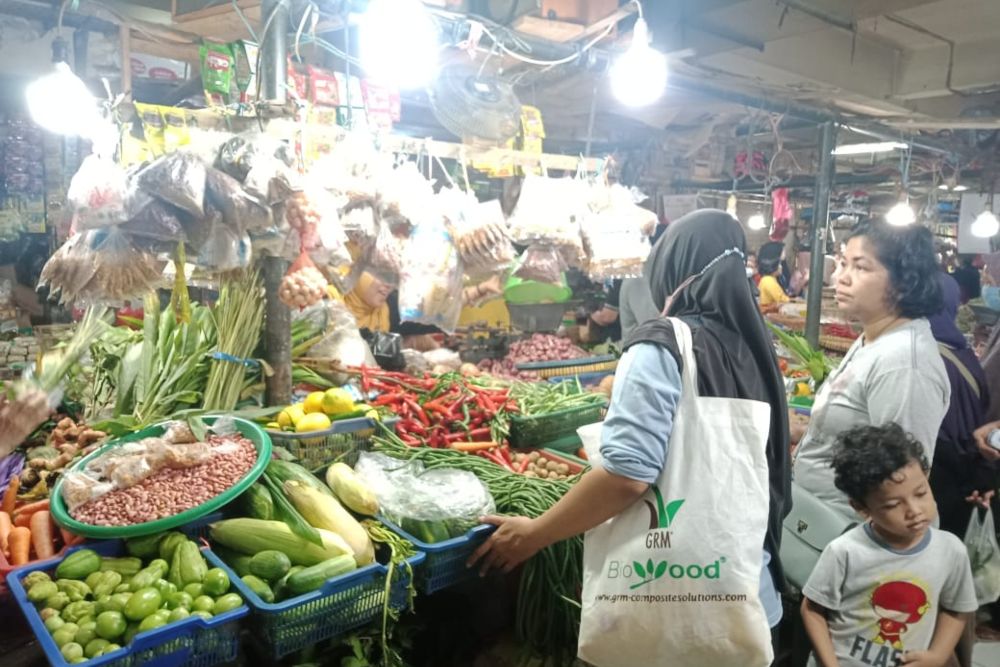  Tinjau Harga di Pasar Brahrang, Jokowi Senang Harga Pangan Stabil