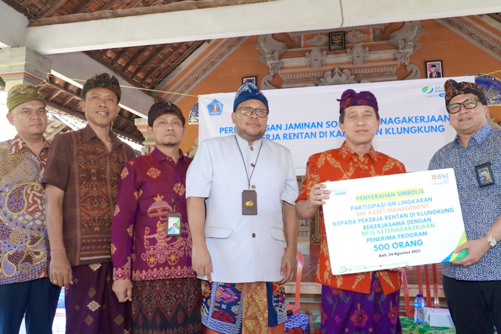  Ratusan Nelayan dan Pekerja Pariwisata di Bali Timur Terima Paket CSR BNI Asset Management (BNI AM)