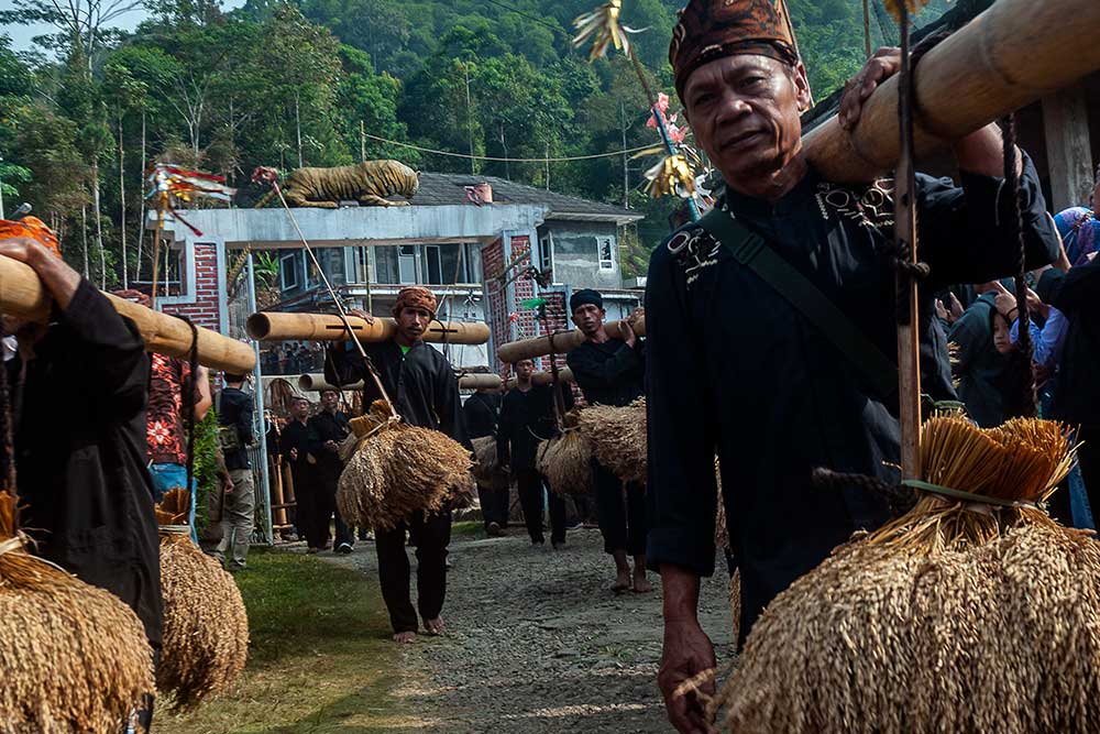  Masyarakat Adat Kasepuhan Cisungsang di Banten Menggelar Tradisi Seren Taun