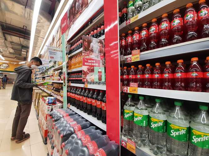  Jokowi Promises to Implement Plastic and SSB Excise in 2024
