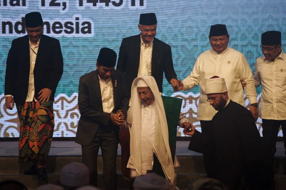  Momen Bakal Capres Ganjar dan Prabowo Bergandengan di Muktamar Sufi