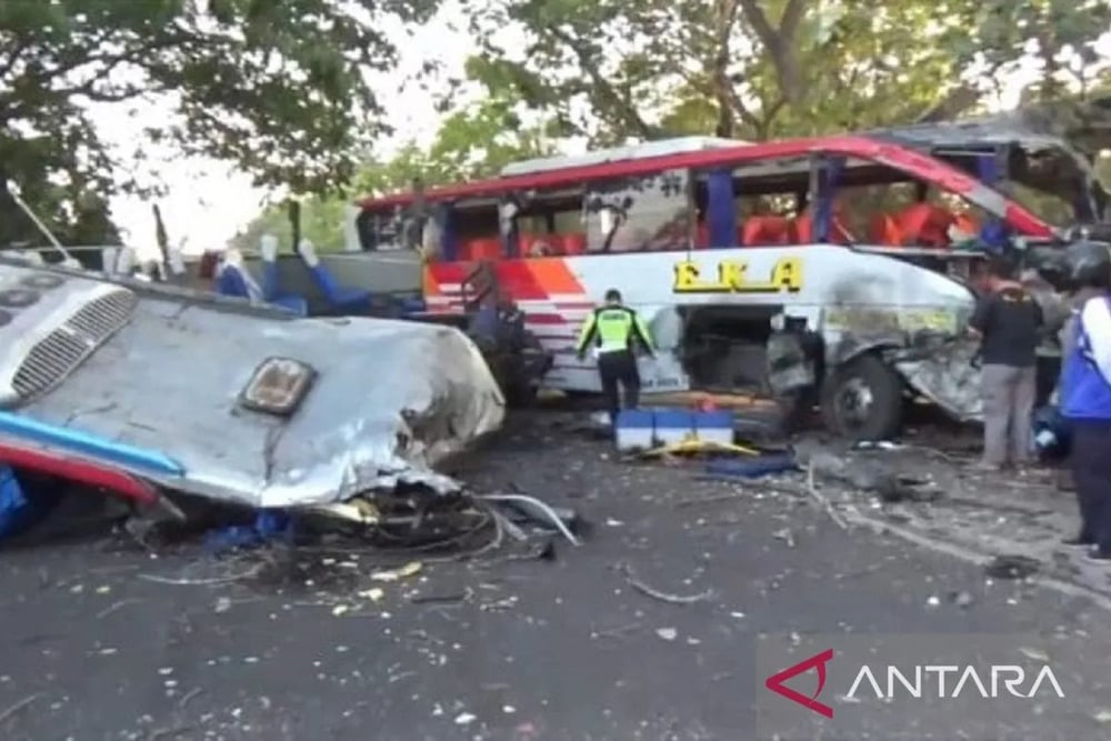  Kecelakaan Maut Bus Eka dengan Sugeng Rahayu, 3 Orang Meninggal, 14 Orang Terluka