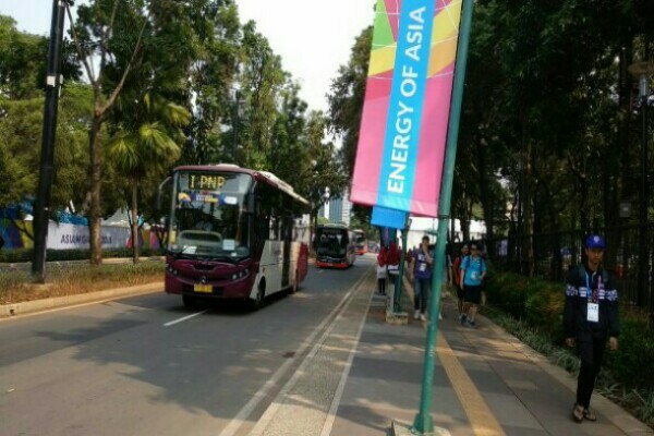 Simak Jadwal Shuttle Bus Menuju Media Center KTT Asean 2023 di JCC. Ilustrasi Shuttle bus di komplek GBK/Nur Faizah