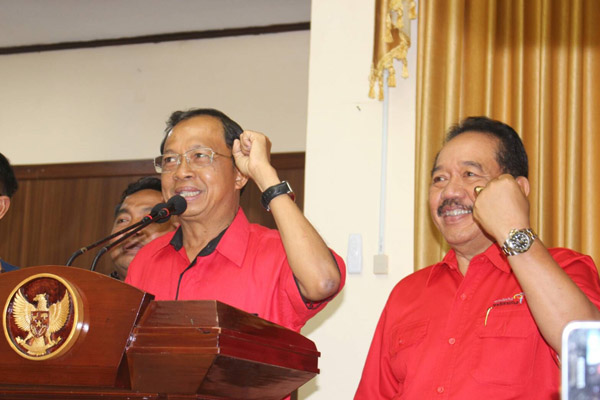 Pasangan Gubernur Bali Terpilih I Wayan Koster (kiri) dan Wakil Gubernur Bali Terpilih Tjok Oka Artha Ardhana Sukawati (kanan). Foto dokumen Jumat (24/8/2018)./Bisnis