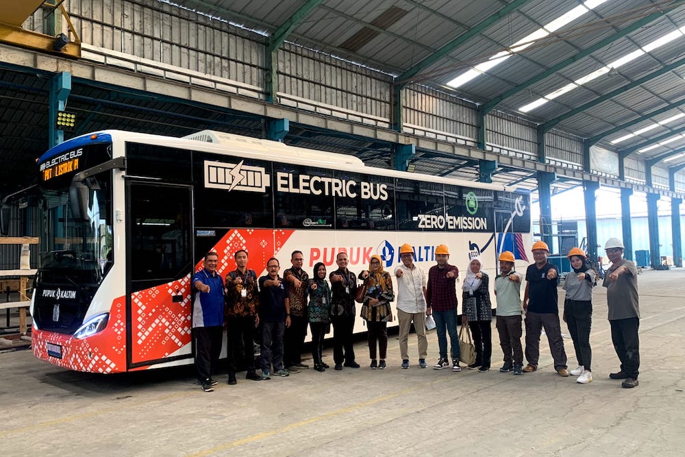  Siap Beroperasi, Bus Listrik Pupuk Kaltim Mejeng di Peresmian BRT Bandung Raya