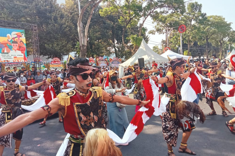  Pesta Rakyat Terima Kasih Jawa Tengah Perkenalkan Kesenian Tari Tradisional