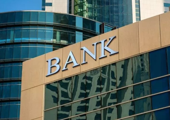  Large Banks Show Stellar Performance, Analysts Maintain Rating