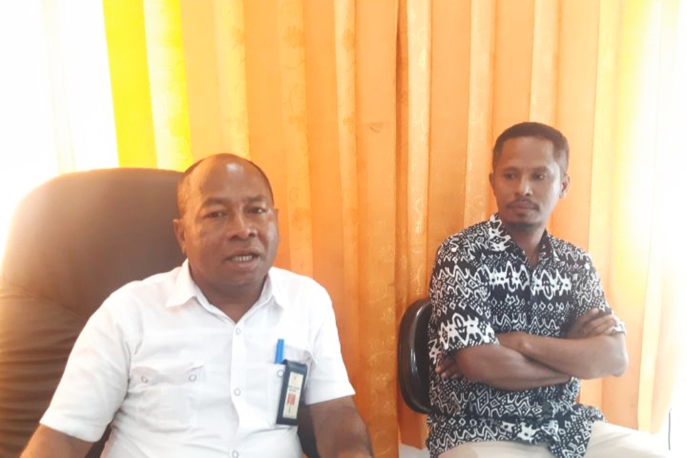Kepala Perwakilan Komnas HAM Papua Frits Ramandey (kiri) saat memberikan keterangan di Jayapura, Selasa (5/9/2023) (ANTARA/Ardiles Leloltery)