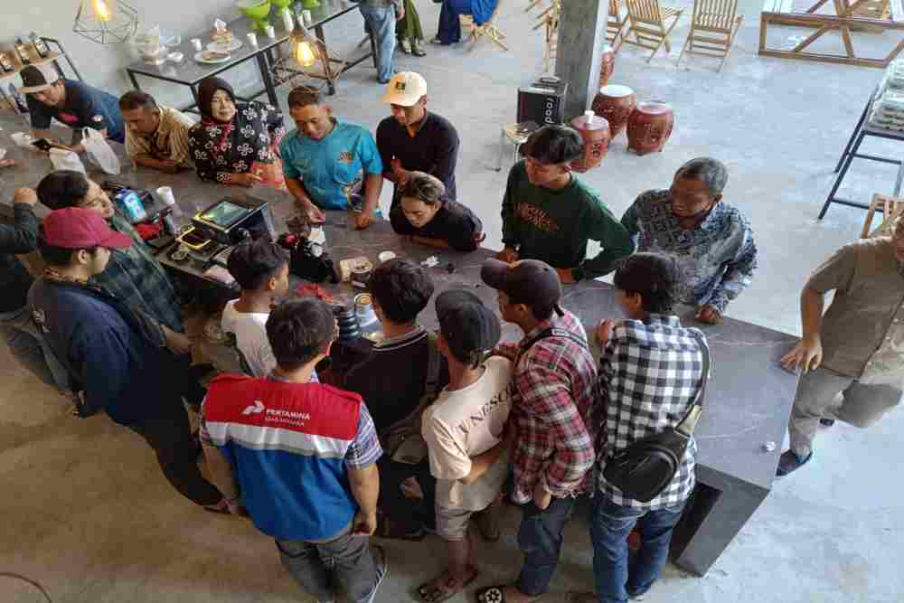 Kegiatan workshop dan pelatihan tentang kopi dan barista bagi Kartar Desa Tambak Kalisogo, Sidoarjo./Dok. PGN SOR III