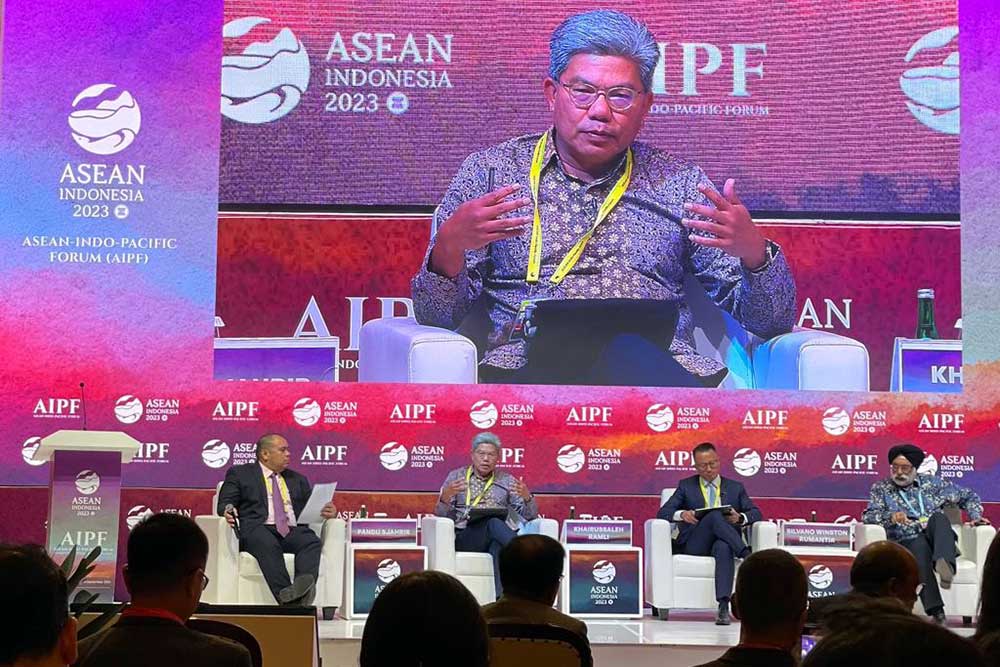  Diskusi Panel Pada AIPF Mengangkat Tema Transformasi Digital Inklusif