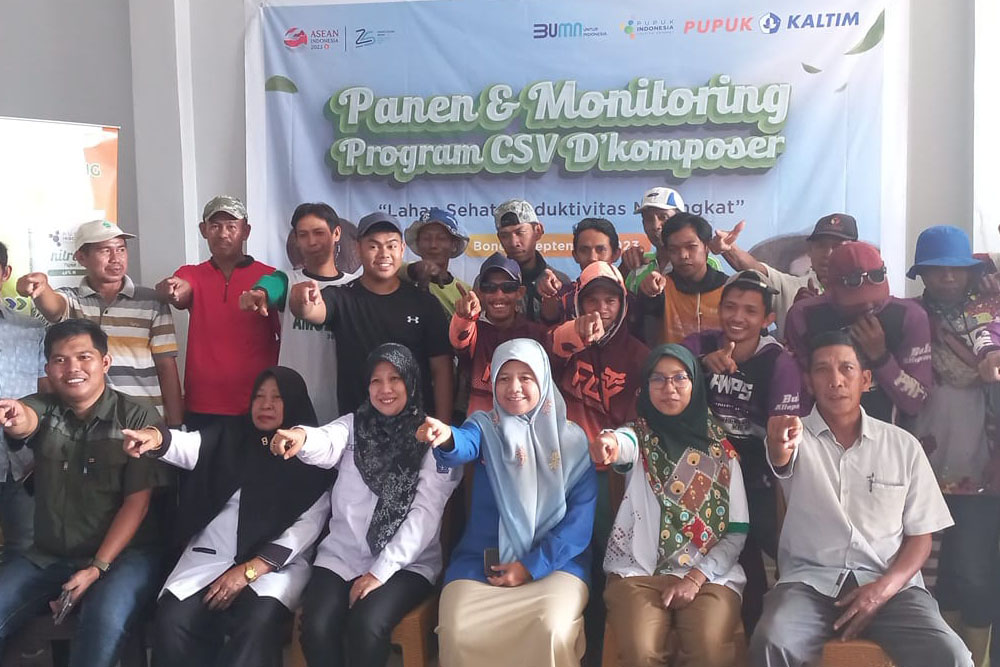 PT Pupuk Kalimantan Timur (Pupuk Kaltim) terus berupaya meningkatkan dekarbonisasi secara bertahap melalui pengembangan Creating Shared Value (CSV) yang berfokus pada perbaikan lingkungan dan peningkatan kompetensi petani dengan dampak langsung terhadap proses bisnis perusahaan./JIBI-Istimewa