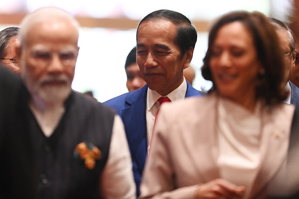 Presiden RI Joko Widodo (Jokowi) berjalan di dekat PM India Narendra Modi (kiri) dan Wakil Presiden Amerika Serikat Kamala Harris jelang KTT Asean-Asia Timur, Kamis (7/9/2023). MEDIA CENTER KTT ASEAN 2023.