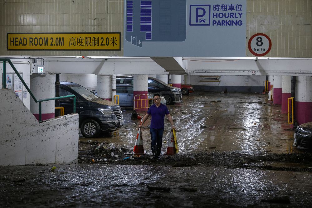  Topan Haikui dan Badai Hitam Bikin Hong Kong Banjir, 2 Orang Tewas, 144 Orang Luka-Luka